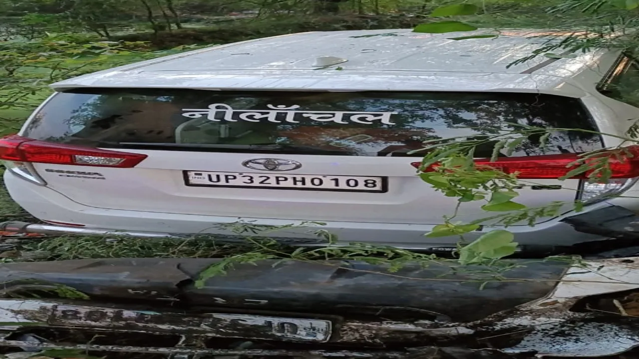 अयोध्या में भीषण सड़क हादसा, हाइवे पर इनोवा ने पिकअप में मारी टक्कर, दो मजदूरों की मौत-19 घायल
