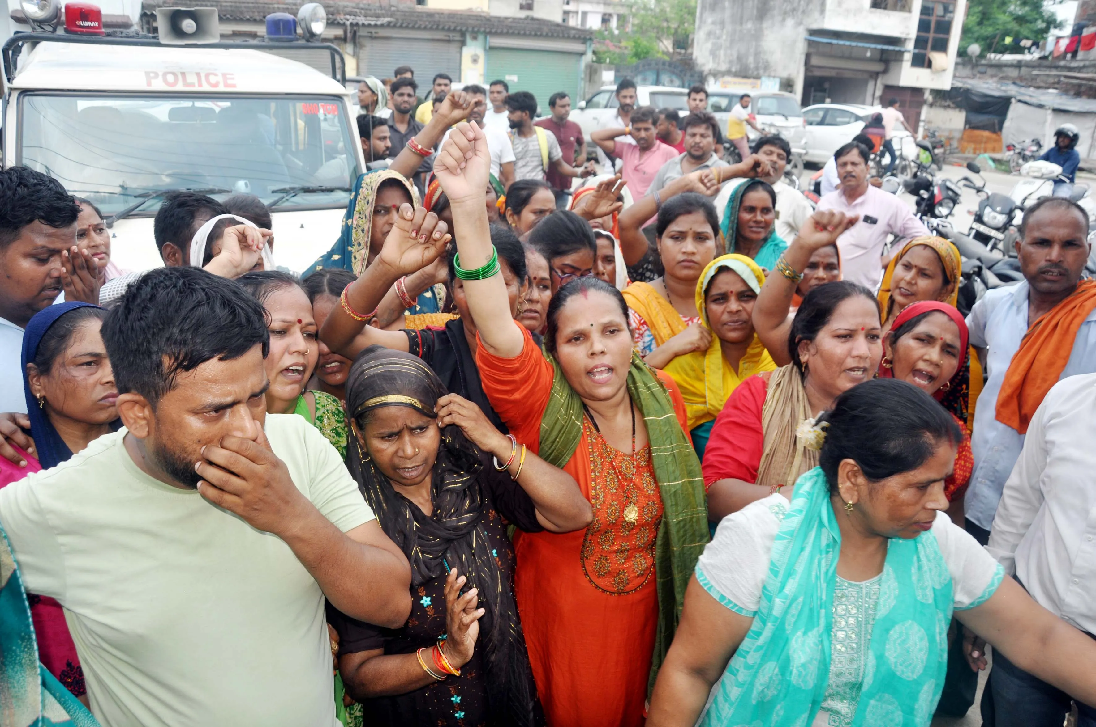 रुद्रपुर: मकान विक्रेता को ठहराया बुजुर्ग की मौत का जिम्मेदार, लोगों का हंगामा 