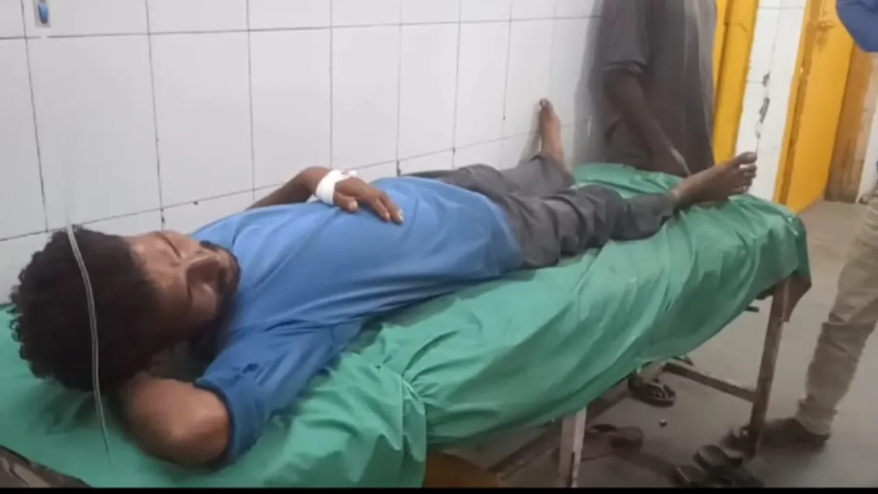 बहराइच: रसेल वाइपर ने युवक को काटा, सांप को लेकर इलाज के लिए पहुंचा अस्पताल 