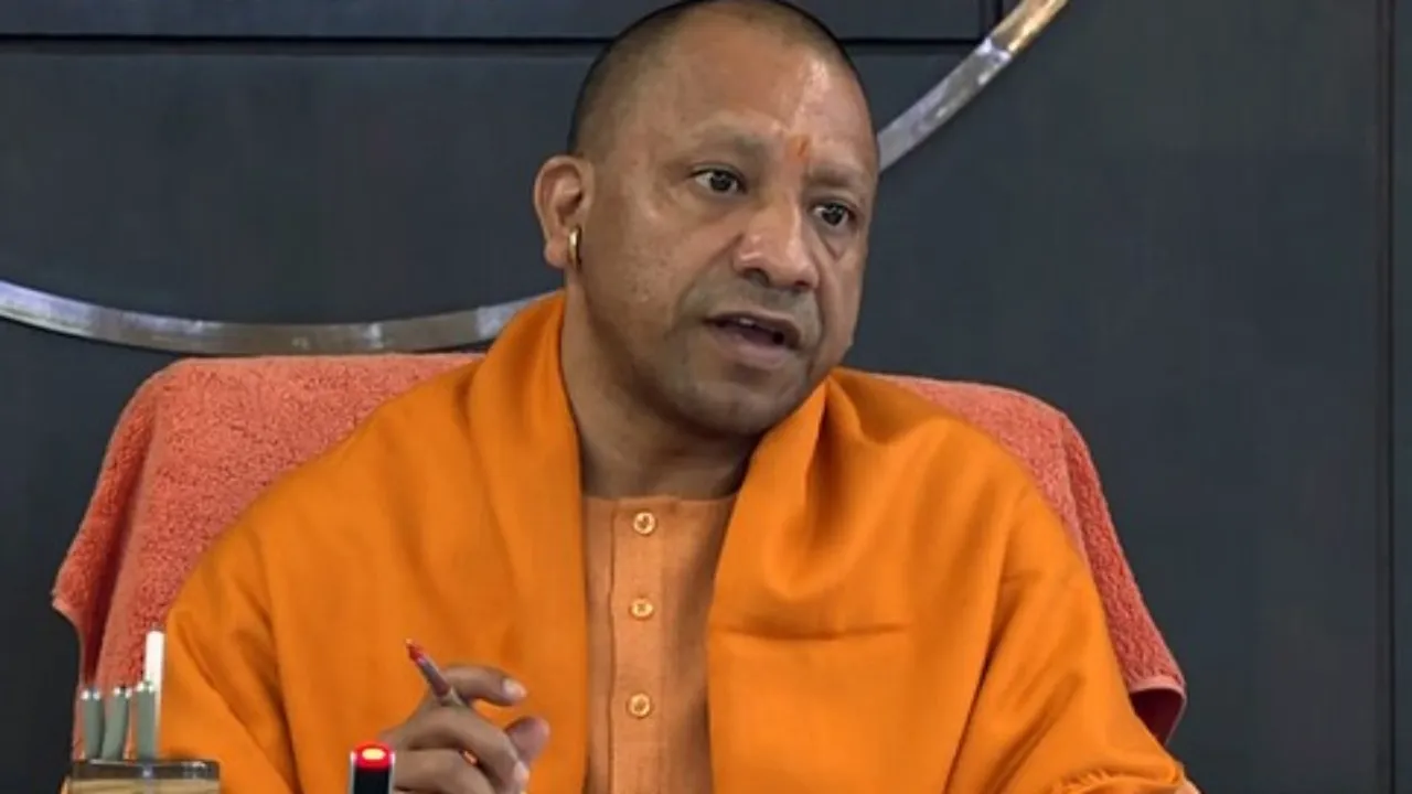 प्रयागराज: अभद्र व्यवहार करने पर देवरिया के जिलाधिकारी स्थानांतरित, अधिवक्ताओं ने सीएम योगी को दिया धन्यवाद 