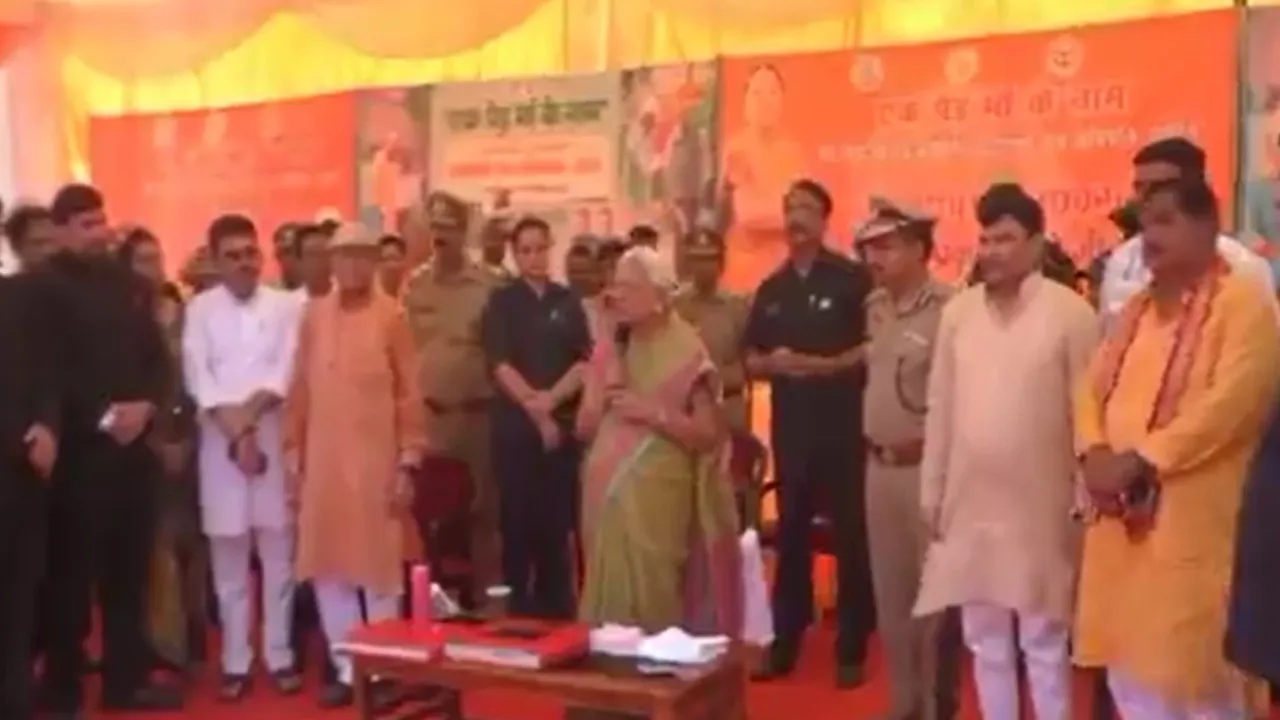 Video: सीतापुर में पौधारोपण अभियान में नाराज हुईं राज्यपाल, कहा-पता होता ऐसा कार्यक्रम होगा तो मैं नहीं आती