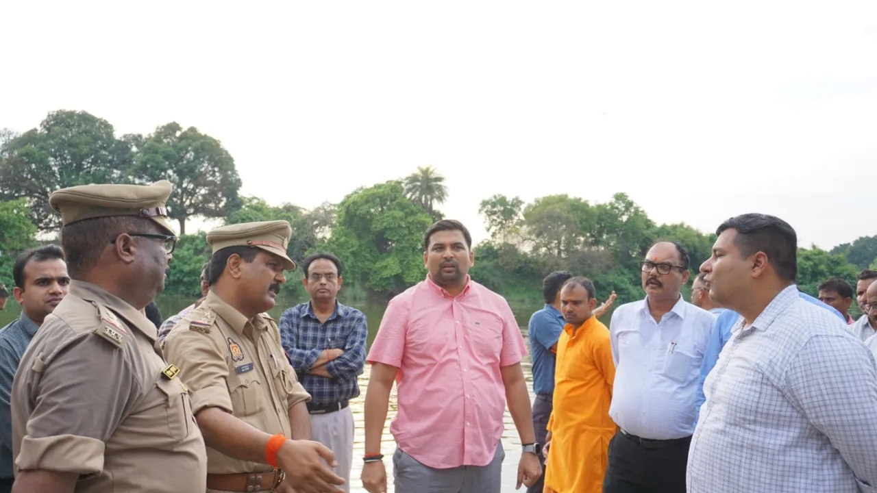 सीतापुर: डीएम-एसपी ने श्रावण मास व कांवड़ यात्रा की तैयारियों की देखी हकीकत