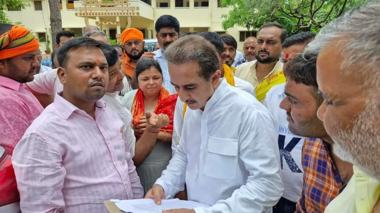 ईरान की जेल में पांच साल से बंद है सिद्धार्थनगर का कृष्ण मोहन, पत्नी ने केंद्रीय विदेश राज्य मंत्री से की ये फरियाद  