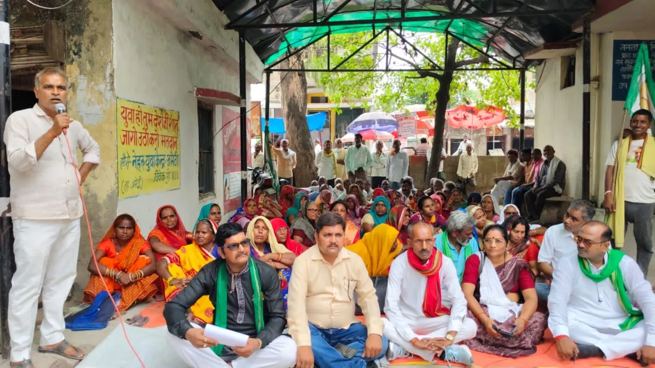 किसान यूनियन ने अमेठी तहसील में किया प्रदर्शन, 25 सूत्रीय मांगो पर सुनवाई की उठाई आवाज 