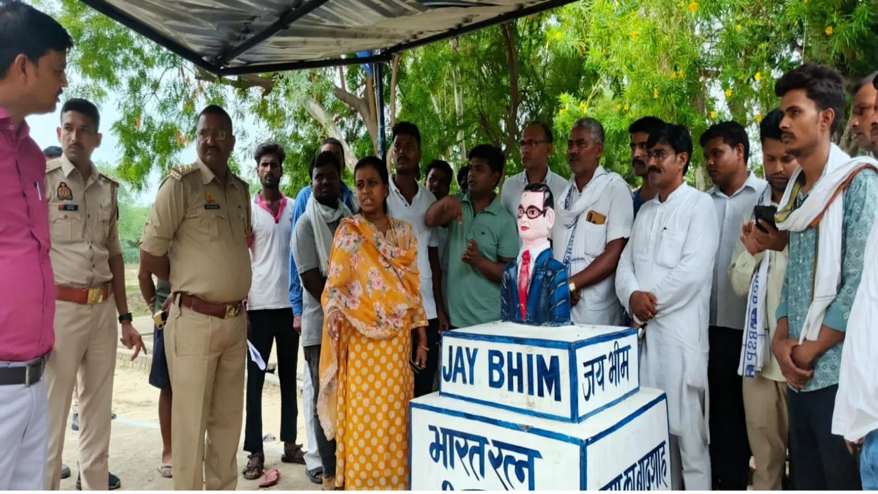 रायबरेली: बाबा साहब की प्रतिमा तोड़ने पर बवाल, पुलिस और प्रशासन के अधिकारियों ने संभाली स्थिति  