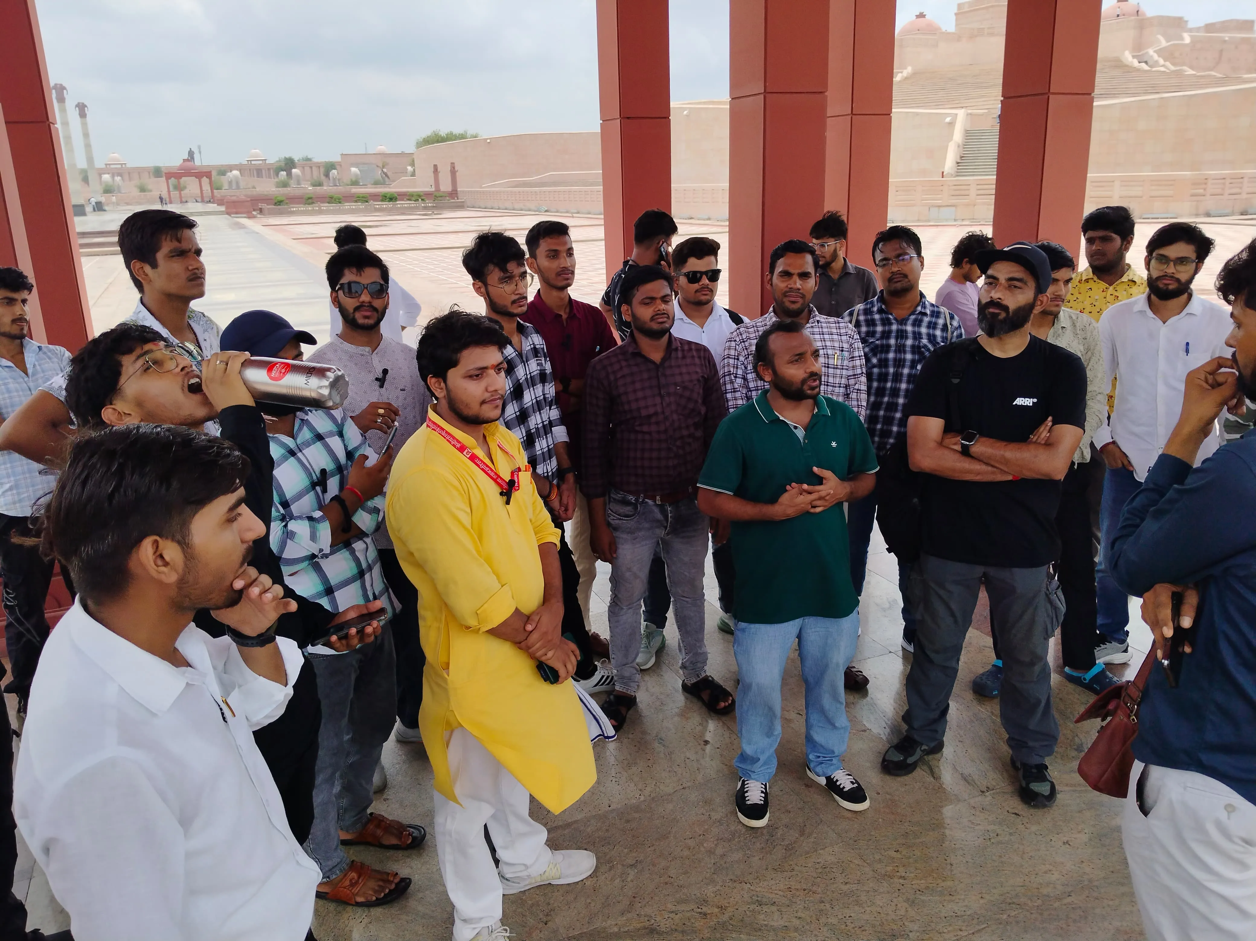 संस्कृत विश्वविद्यालय के सं-V-Log में कुलपति ने छात्रों का किया उत्साहवर्धन, कार्यशाला में सभी को कराई फील्ड विजिट