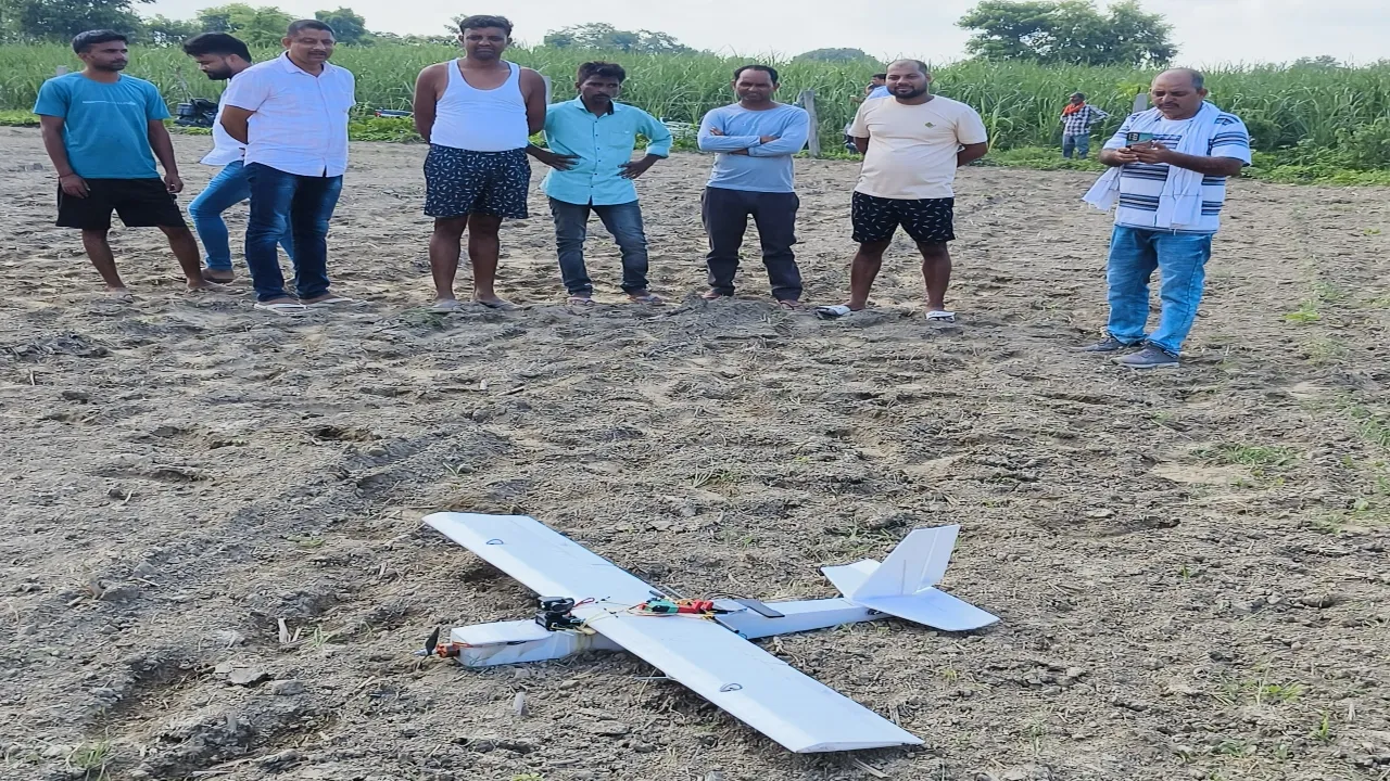 संपर्क टूटने से गोंडा में गिरा ड्रोन, लखनऊ के कलाम लैब संस्था के छात्र कर रहे थे ट्रायल