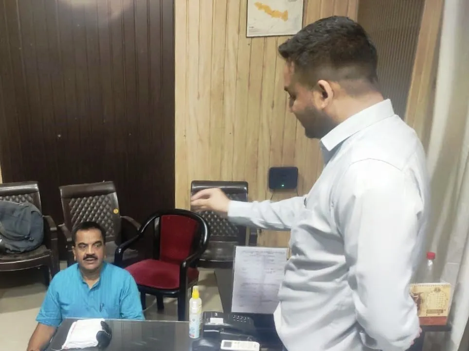 रुद्रपुर: भड़के पूर्व विधायक, बोले क्यों बांटे जा रहे नेता के घर से चेक?
