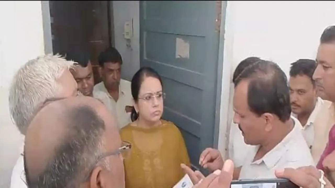 प्रयागराज: साथी पर दर्ज मुकदमे को अधिवक्ताओं ने बताया फर्जी, एसडीएम को दिया ज्ञापन 