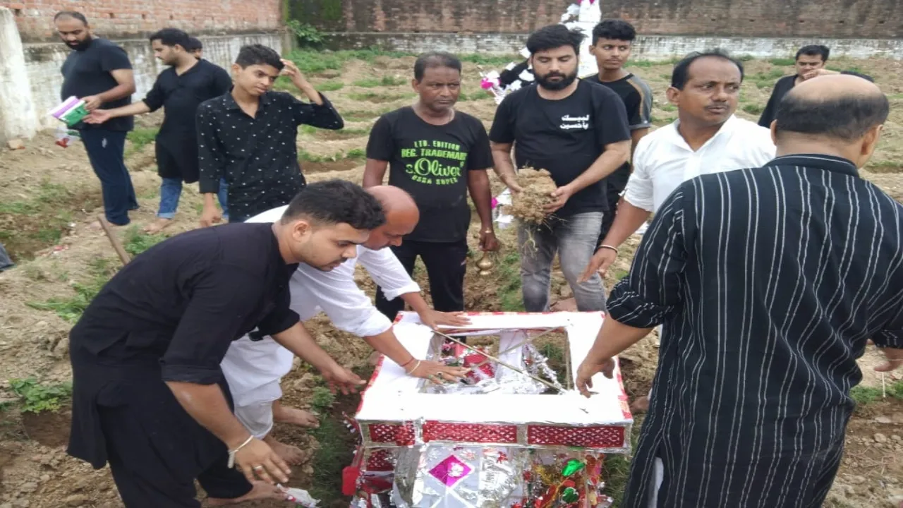 Muharram 2024: मातमी माहौल के बीच सुपुर्दे खाक हुए ताजिए, कड़ी सुरक्षा में मना मोहर्रम