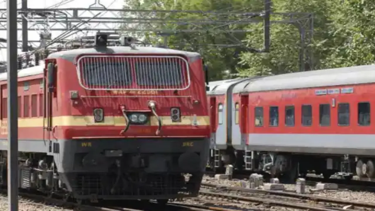 Rail news: रेलयात्रियों के लिए बड़ी खबर, देवरिया में ब्लॉक के चलते कई ट्रेनें प्रभावित-बदला गया Route 