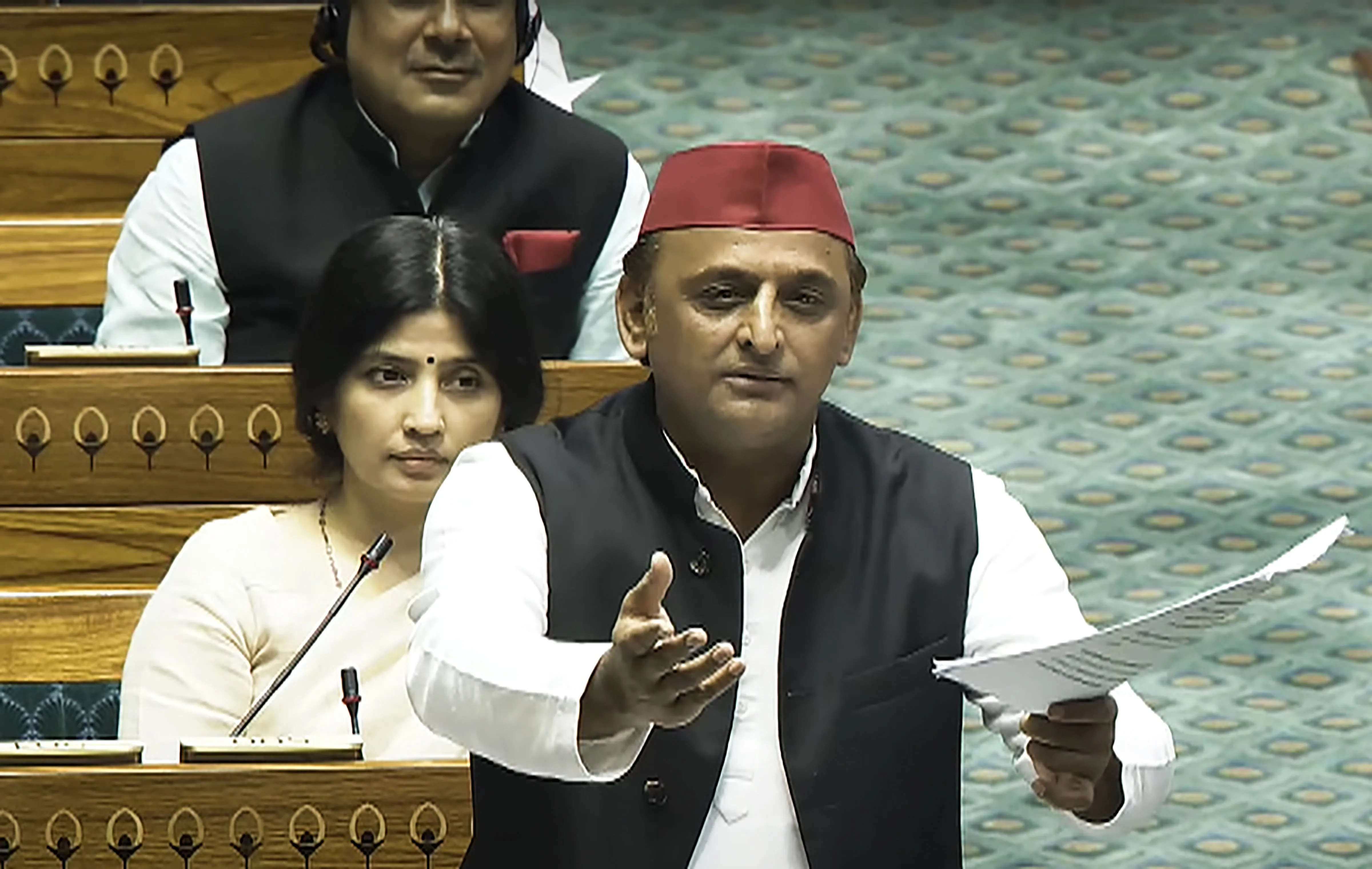 पीएम मोदी और सीएम योगी को लेकर अखिलेश का कटाक्ष, बोले- जिसने हराया उसे हटा नहीं पा रहे