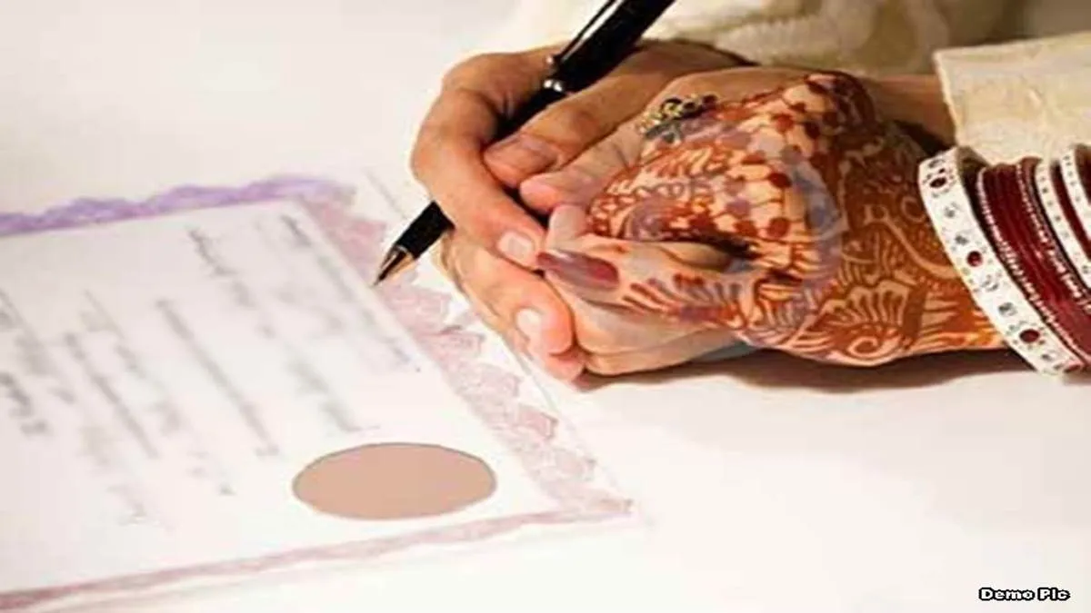 सितारगंज: अलग-अलग समुदाय के प्रेमी युगल ने एसडीएम कोर्ट में की शादी, पुलिस बल रहा मौजूद 