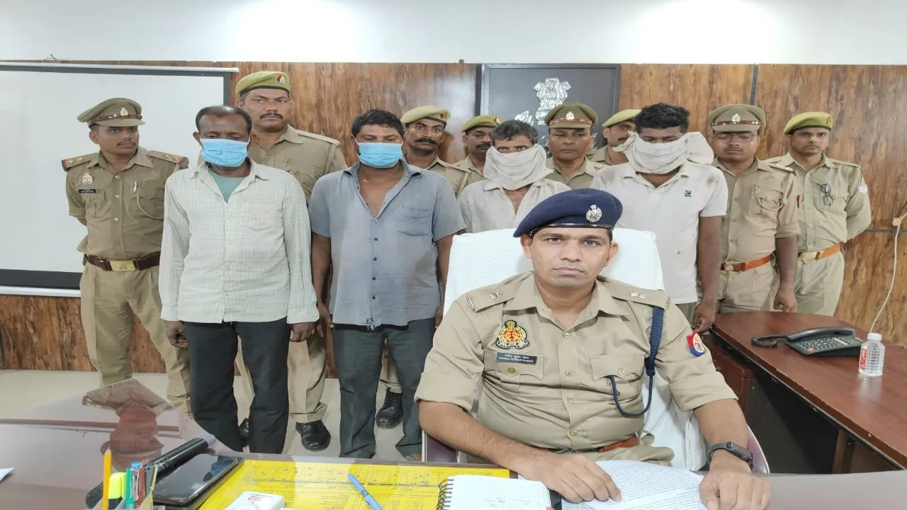 गोंडा: बहराइच जिले के चार शातिर चोरों को एसओजी व धानेपुर पुलिस ने किया गिरफ्तार