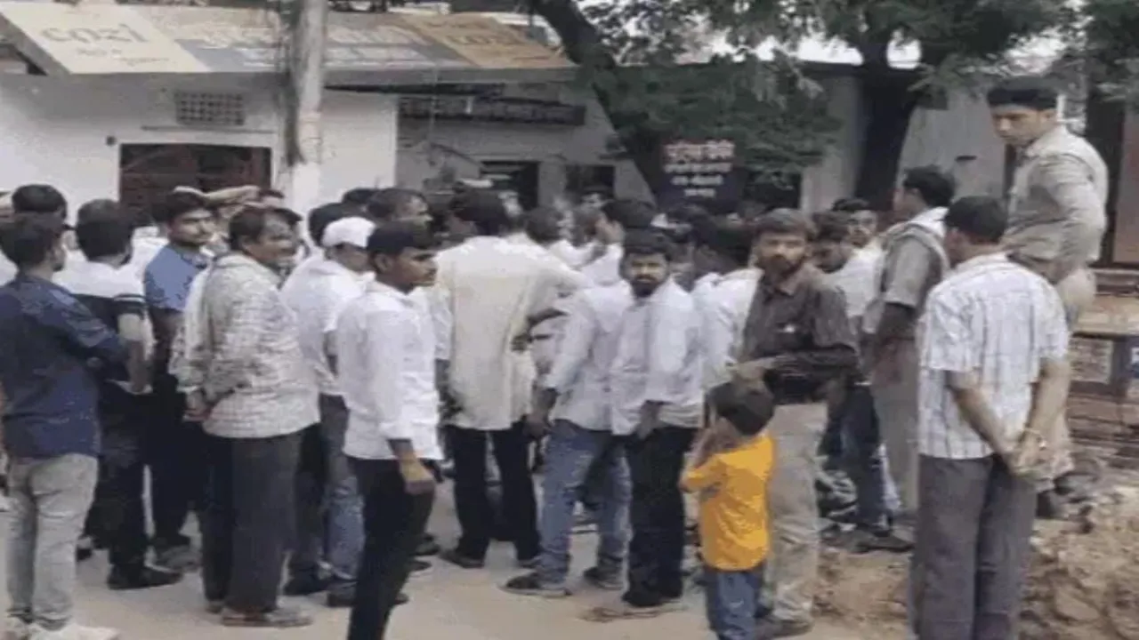 प्रयागराज: दो जिला पंचायत सदस्यों के बीच दिनदहाड़े चली गोलियां, ड्राइवर की मौत, दो घायल