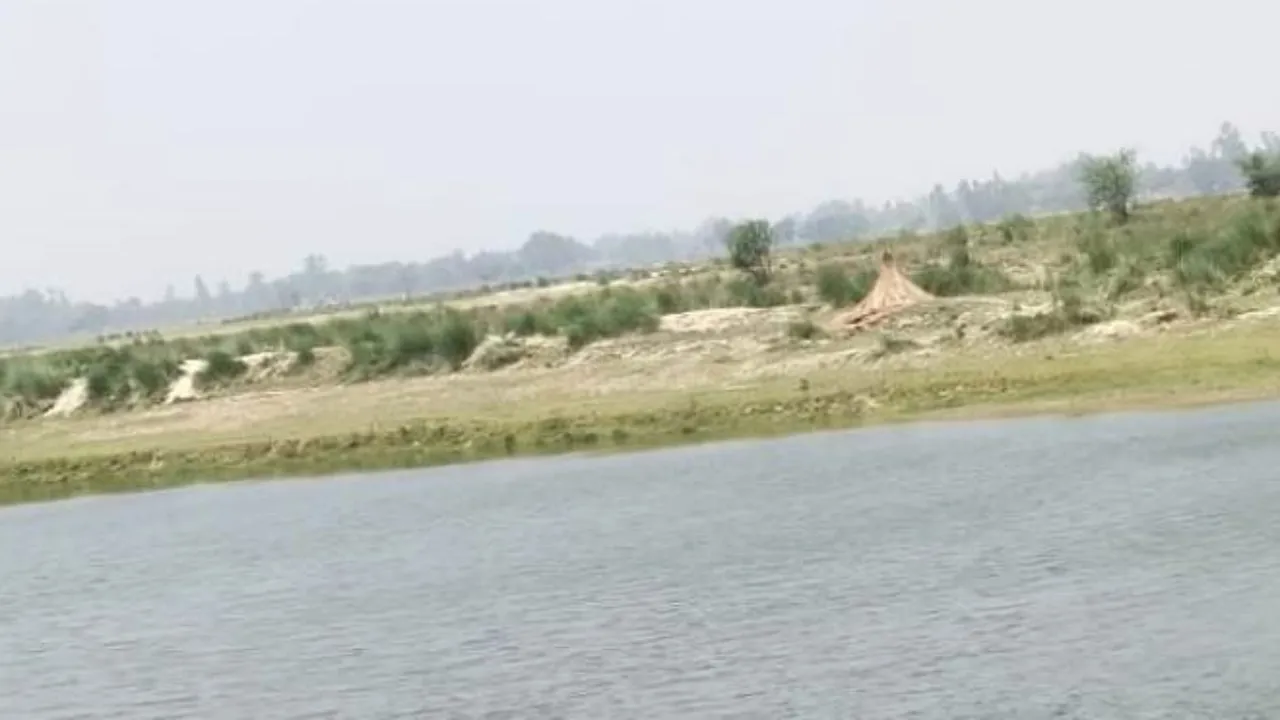 हरदोई: बाढ़ से घिरी फसल बचाने पहुंचे युवक की रामगंगा में डूब कर मौत