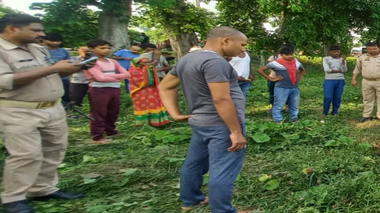 गोंडा में बाइक सवार युवक की नृशंस हत्या, निकाल ली आंख-खेत में मिला शव 