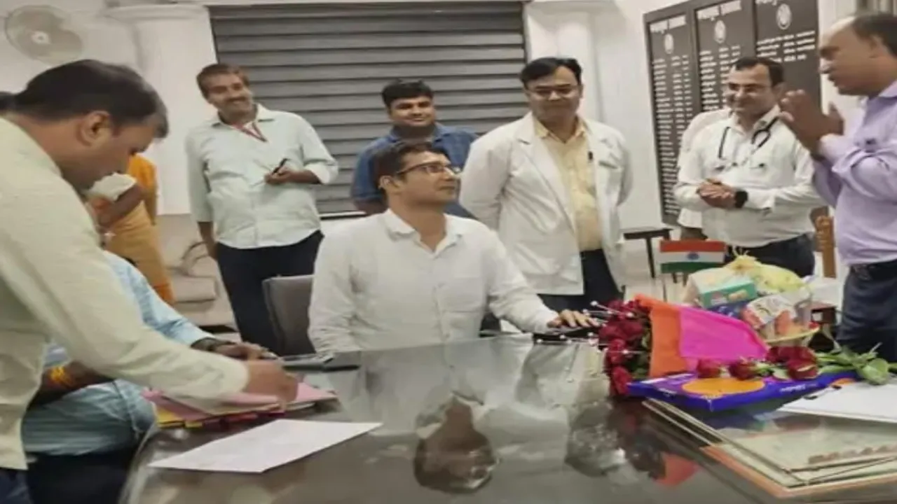 स्ट्रीट लाइट घोटाला: मानक के विपरीत लगा दिए पोल, कमिश्नर ने कार्रवाई का दिया निर्देश  