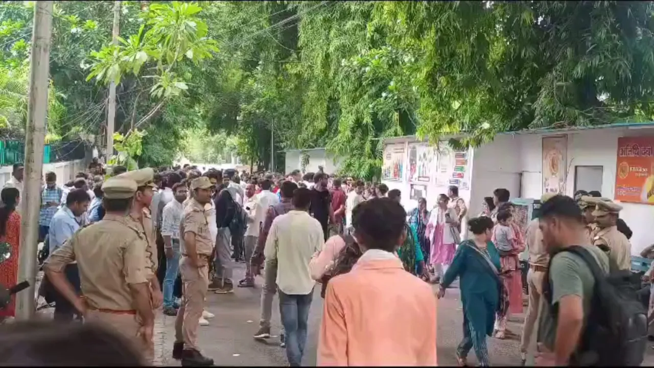 NHM: संविदा कर्मचारियों ने घेरा डिप्टी सीएम ब्रजेश पाठक का आवास, कहा-आदेश के बाद भी नहीं मिला सेवा विस्तार  