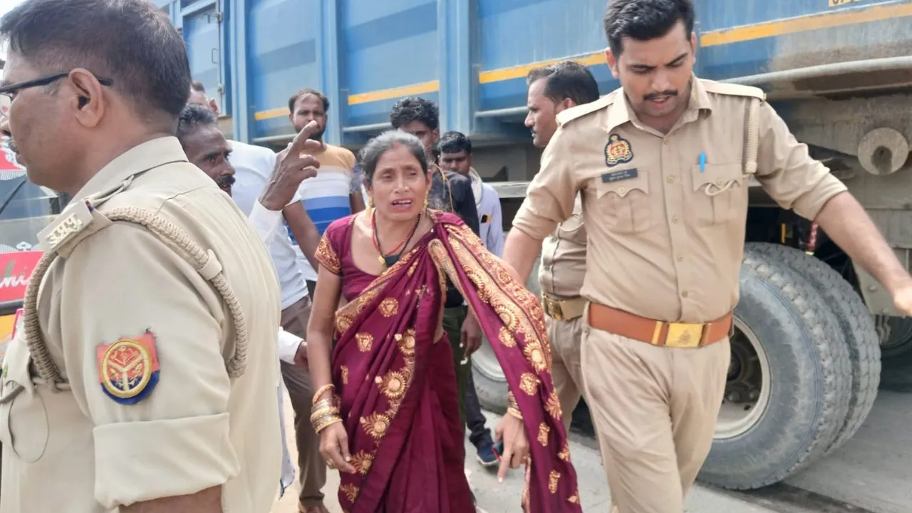 Chitrakoot Accident: ट्रक की टक्कर से बाइक सवार पति की मौत, पत्नी घायल...ससुराल में शादी समारोह से लौट रहे थे