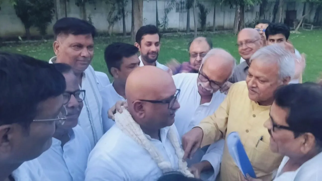 कानपुर में हार की समीक्षा...कन्नी काट रही कांग्रेस, अजय राय से मिला अध्यक्ष विरोधी खेमा