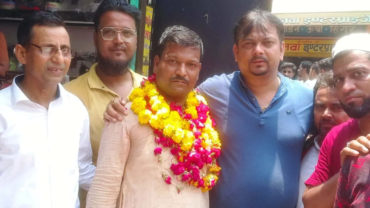 Banda News: मर्दननाका वार्ड-11 सभासद उप चुनाव में सपा के इरफान 414 वोट से जीते...उप चुनाव की नगर पालिका में हुई मतगणना