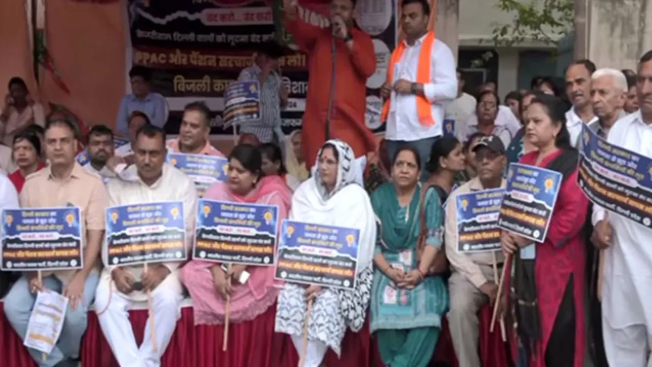 दिल्ली: भाजपा ने बिजली दरों में ‘बढ़ोतरी’ को लेकर किया विरोध प्रदर्शन