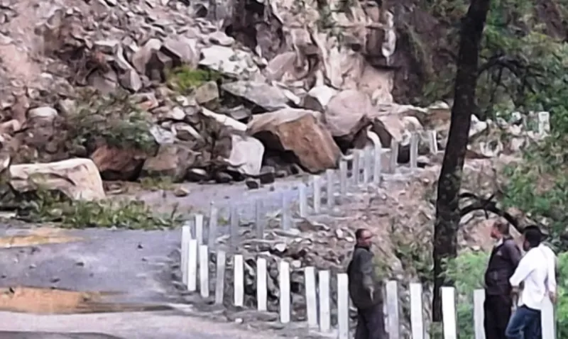 देहरादून: रुद्रप्रयाग-गौरीकुंड मार्ग बंद तो वहीं आज भारी बारिश का अलर्ट