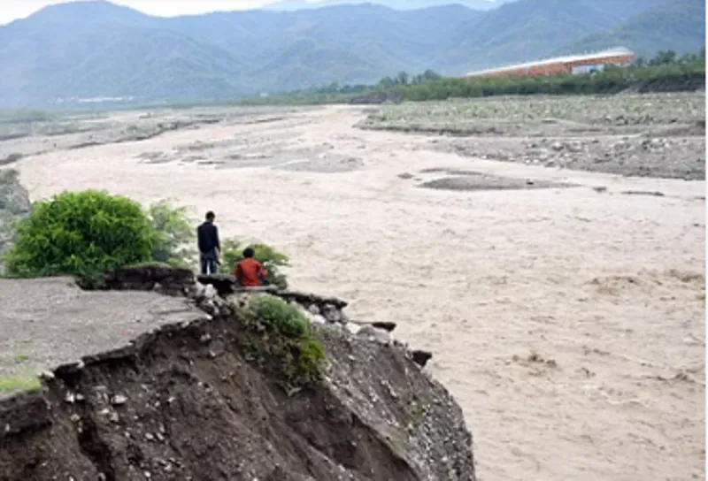 हल्द्वानी: सोशल मीडिया पर वायरल होने के लिए जान जोखिम में डाल रहे लोग