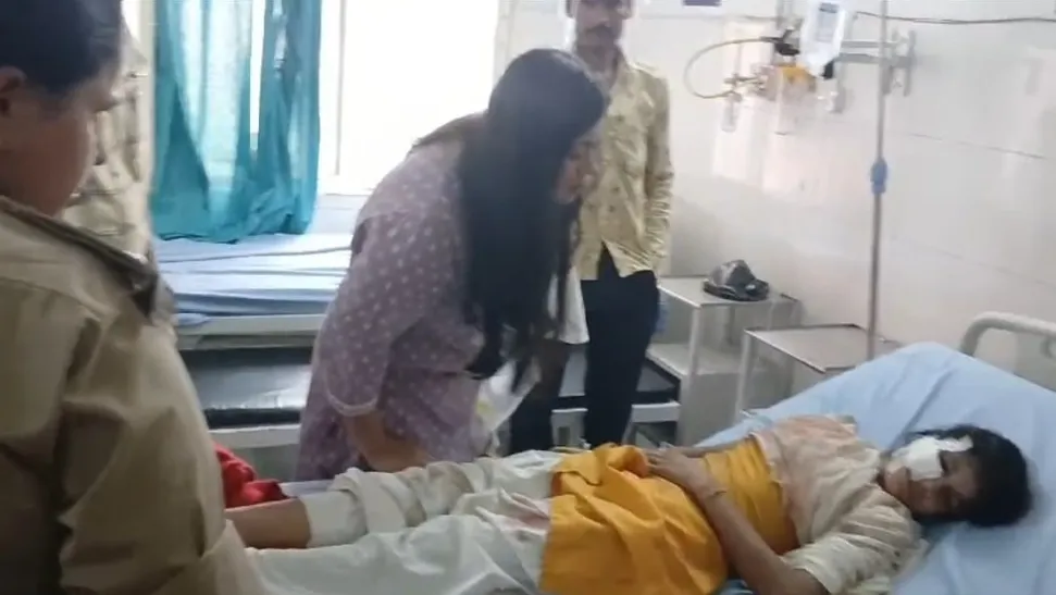 कासगंज: स्कूल की ईको कार और बस में जोरदार भिड़ंत, चालक समेत एक बच्चे की मौत, 7 घायल 