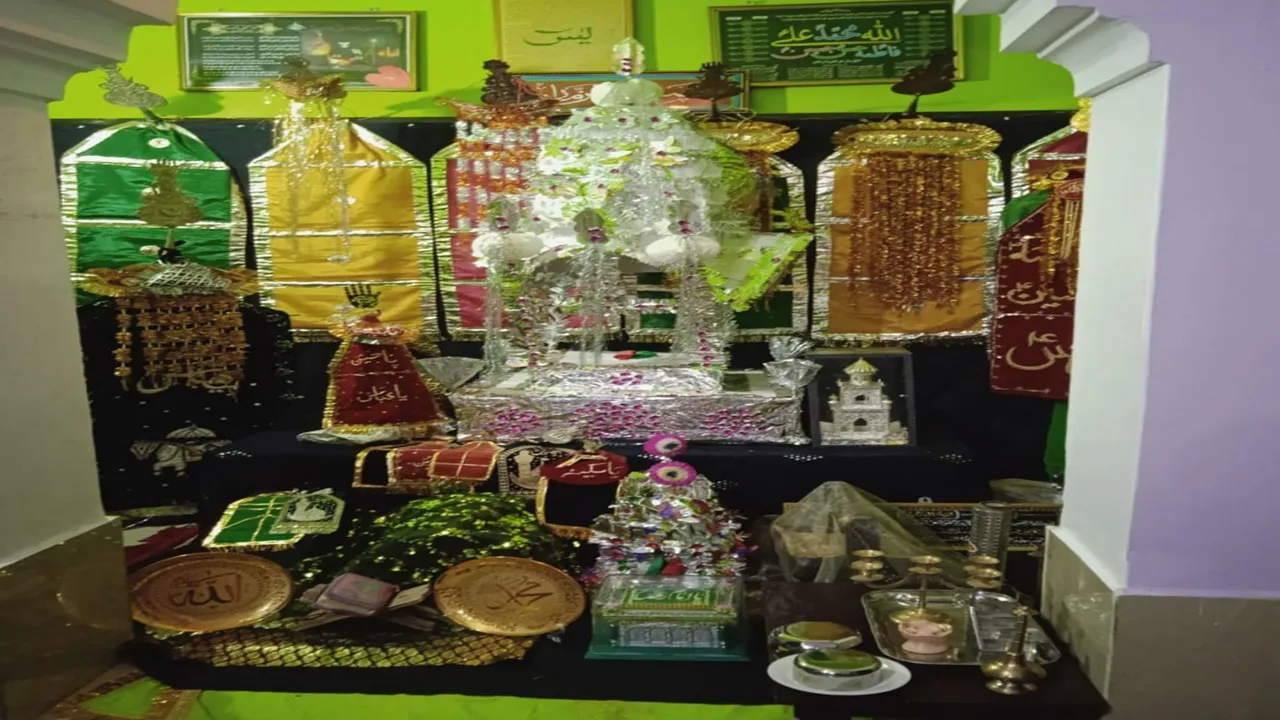 अयोध्या: कर्बला के शहीदों की याद में शुरू हुआ मोहर्रम, अजाखाने सजे