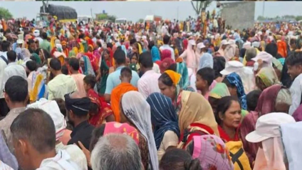 हाथरस भगदड़: SIT ने शासन को सौंपी रिपोर्ट, हादसे में  121 लोगों की हुई थी मौत  