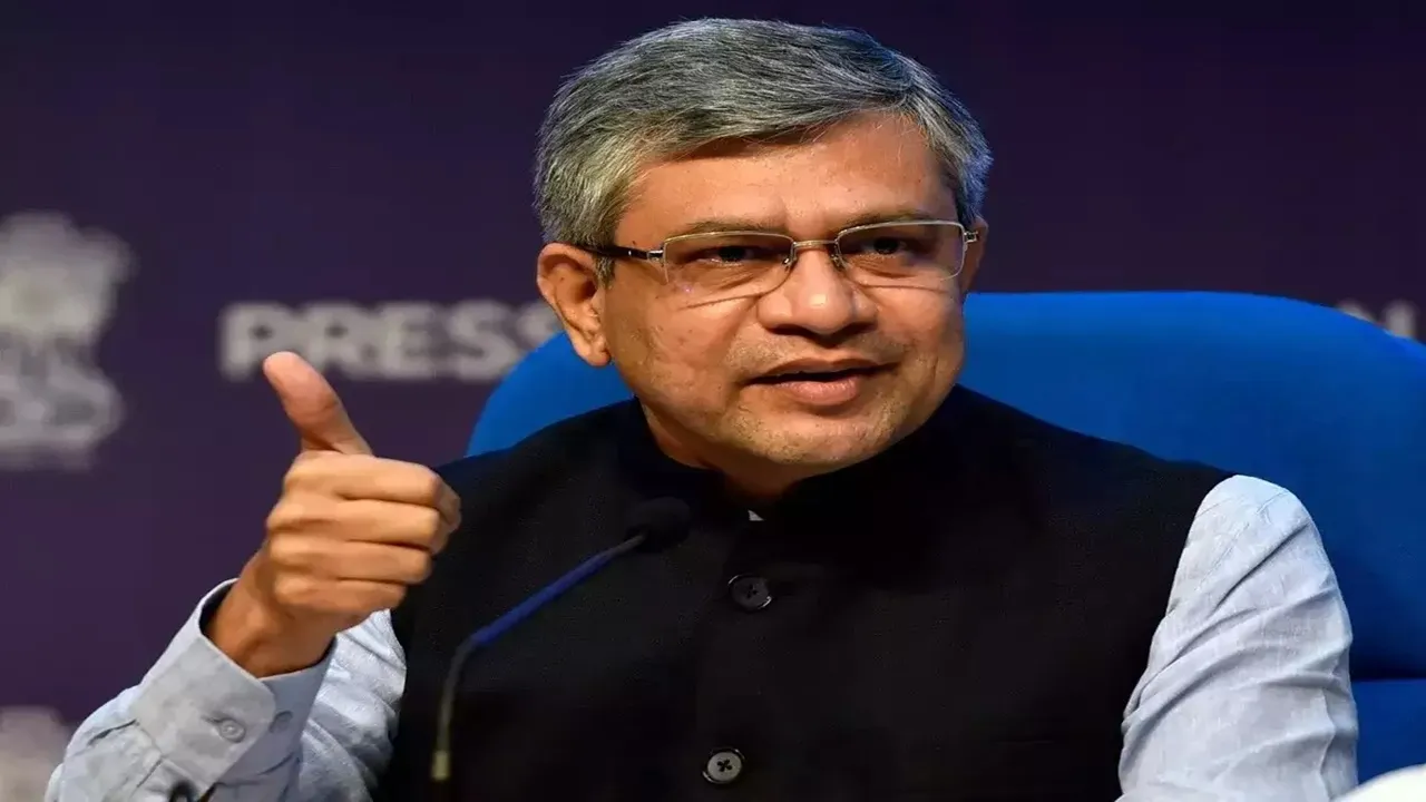 केंद्रीय मंत्री वैष्णव का केजरीवाल पर हमला, कहा- शराब घोटाले ने उनके राजनीतिक करियर पर लगाया सवालिया निशान