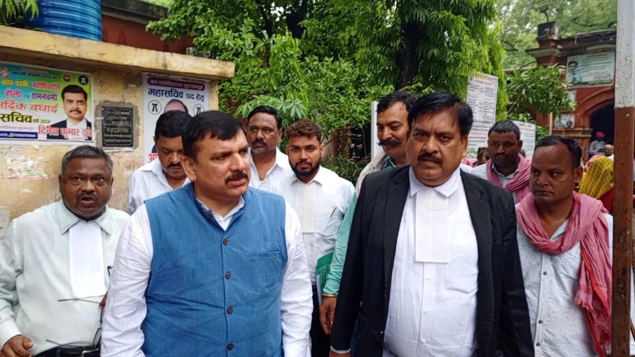 सुलतानपुर: AAP सांसद संजय सिंह ने एमपी-एमएलए की विशेष कोर्ट में किया समर्पण, मिली जमानत