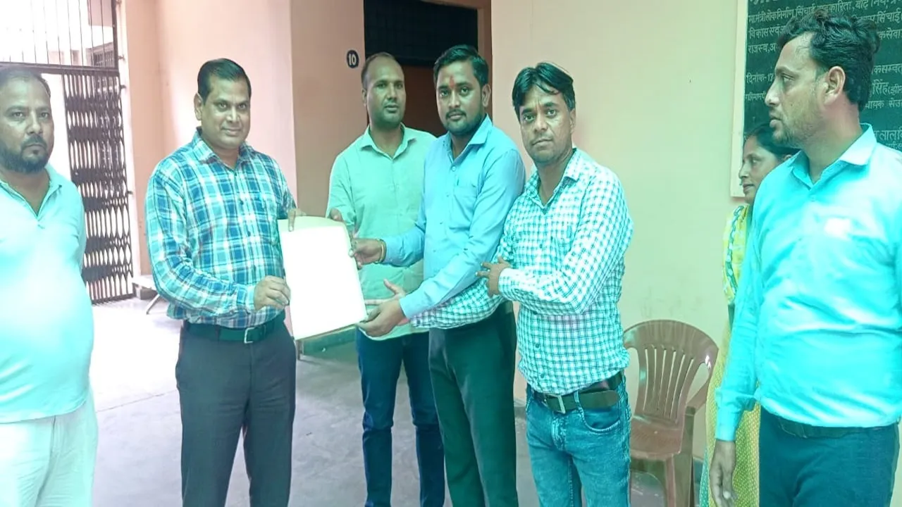 सीतापुर: 4 दिनों में गिरफ्तार नहीं हुए चोर तो कार्य बहिष्कार करेंगे बिसवां के लेखपाल 