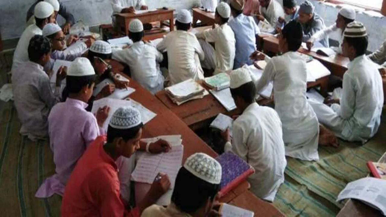 मदरसा छात्रों को सरकारी पाठशालाओं में भेजने के आदेश को जमीयत ने बताया 'असंवैधानिक' 