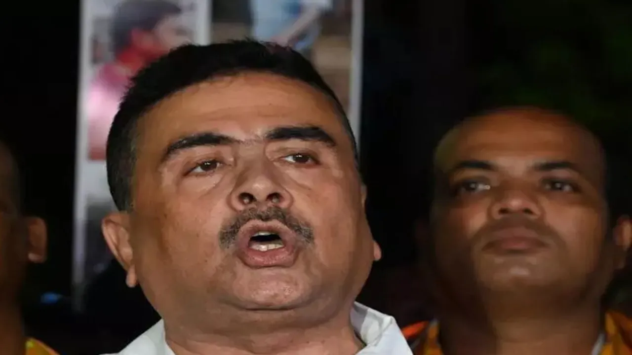 पश्चिम बंगाल: शुभेंदु अधिकारी ने चुनाव बाद हुई झड़पों के विरोध में राजभवन के बाहर दिया धरना  