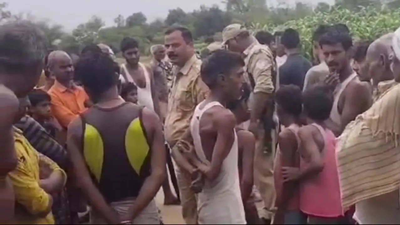 बहराइच: मिट्टी की दीवार गिरने से सगे भाइयों की मलबे में दबकर मौत, परिवार में मचा कोहराम