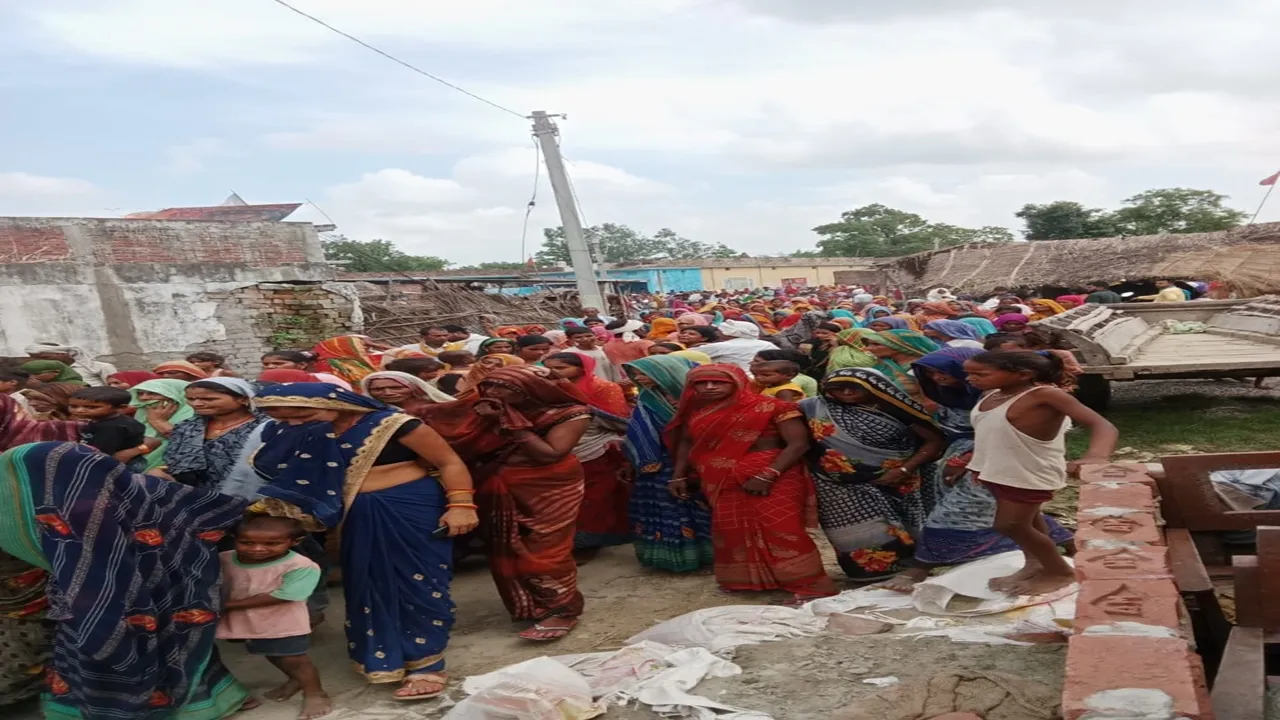 बहराइच: मवेशियों के बीच दलदल में दबकर ग्रामीण की मौत, परिजनों में कोहराम