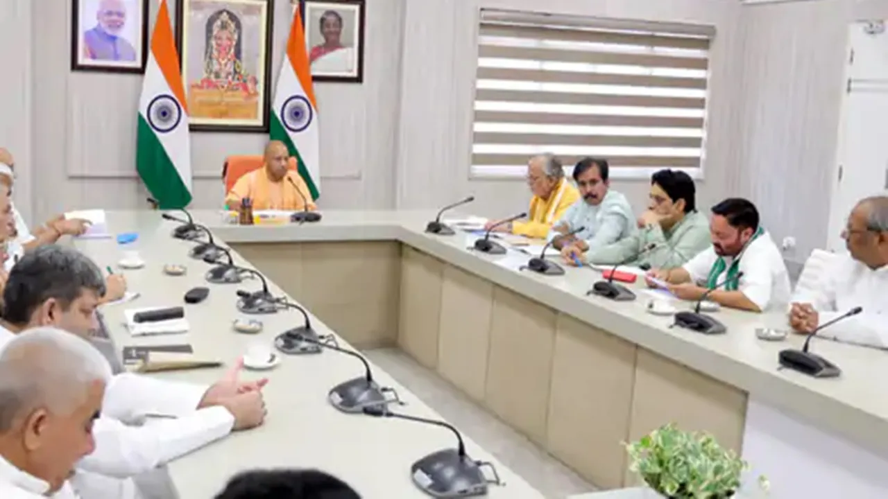 UP विधानसभा उपचुनाव: मुख्यमंत्री योगी ने मंत्रिमंडल के सहयोगियों के साथ की बैठक, इन मुद्दों पर हुई चर्चा