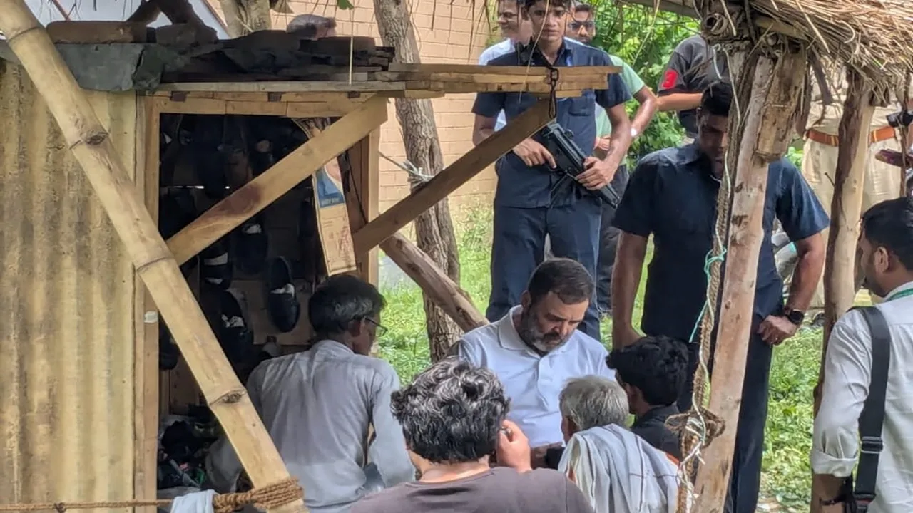 मोची राम चेत की दुकान पर राहुल गांधी ने सिली चप्पल, दुकानदार बोला- मैं... कमजोर हूं, मदद कीजिए, देखें वीडियो