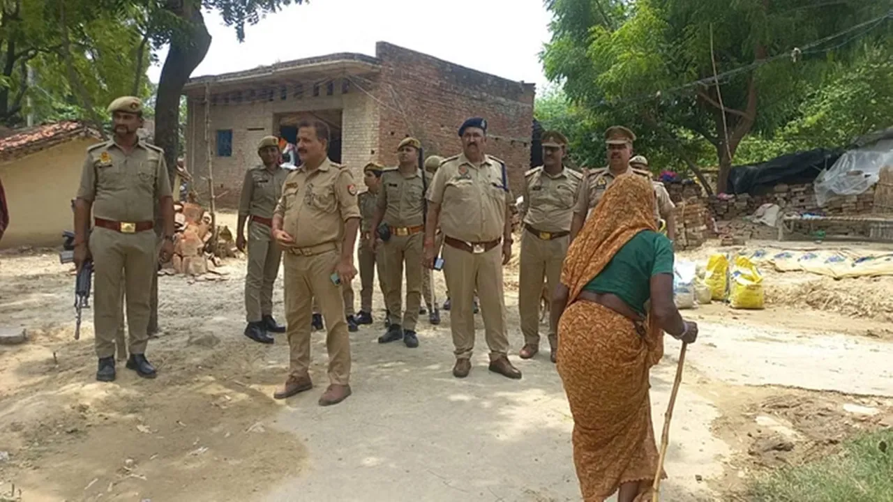 प्रतापगढ़: पंचायत के फरमान पर महिला के काटे बाल, मुंह पर पोती कालिख, प्रेमी को पीटा, 20 के खिलाफ मुकदमा दर्ज, जानें पूरा मामले 