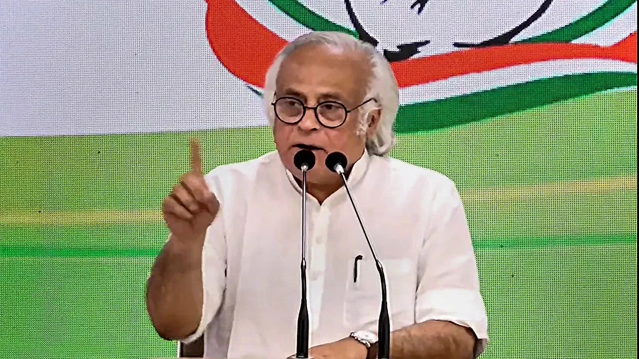 निवेश को लेकर विपक्ष पर वित्त मंत्री का आरोप उनकी हताशा का प्रमाण, बोली कांग्रेस 