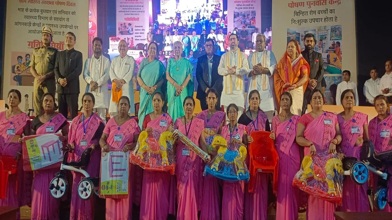 राज्यपाल ने 223 आंगनबाड़ी केन्द्रों को वितरित की प्री स्कूल किट, बोलीं- आंगनबाड़ी से ही होती है स्वस्थ भारत की शुरुआत