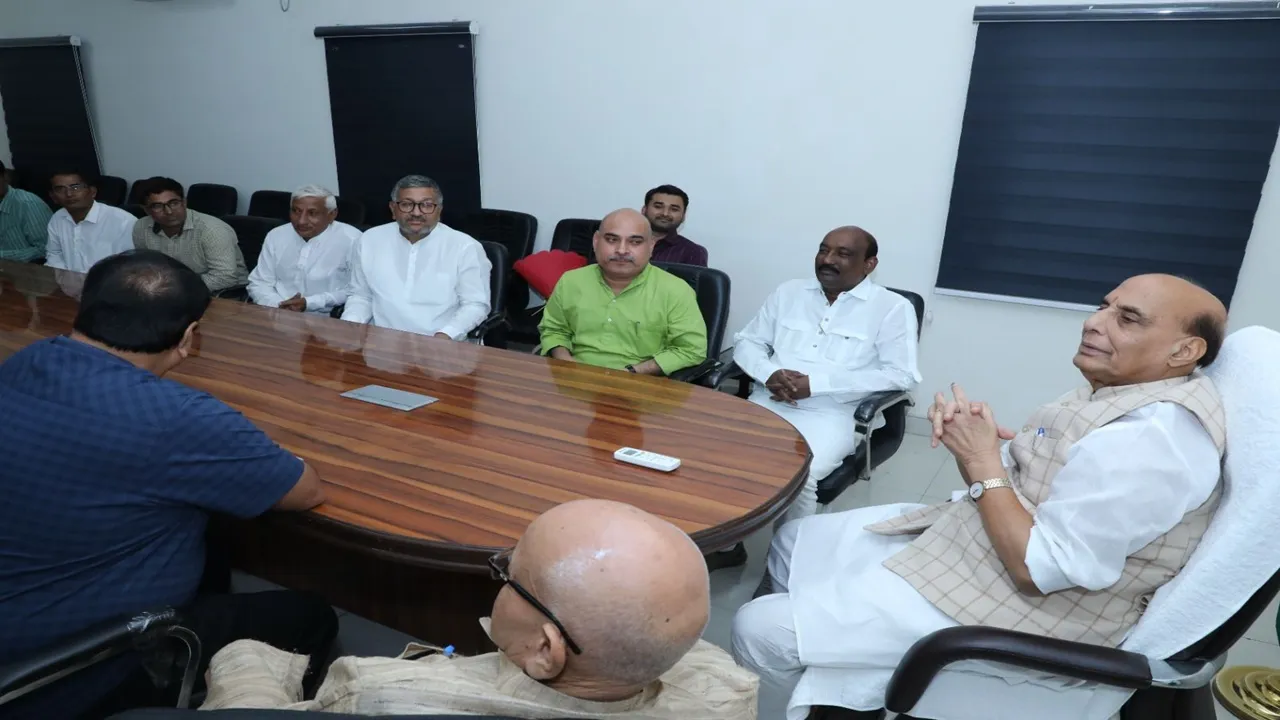 IPSEF: नई दिल्ली में कर्मचारियों की हुई बैठक, पुरानी पेंशन बहाली की उठी मांग, जानिये क्या बोले रक्षामंत्री