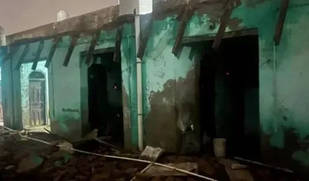 फरीदाबाद में जर्जर मकान का छज्जा गिरा, हंस खेल रहे तीन भाई-बहनों की दबकर मौत