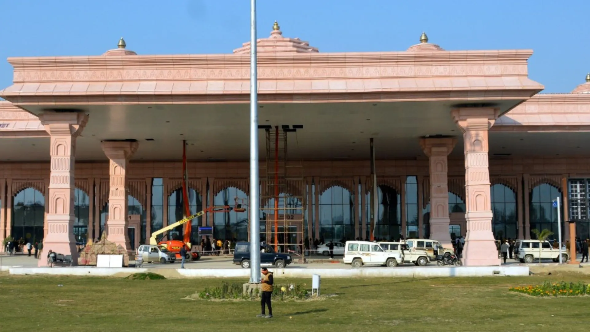 अयोध्या: माइक्रोसॉफ्ट का सर्वर डाउन होने से एयरपोर्ट पर विमानों का आवागमन प्रभावित 