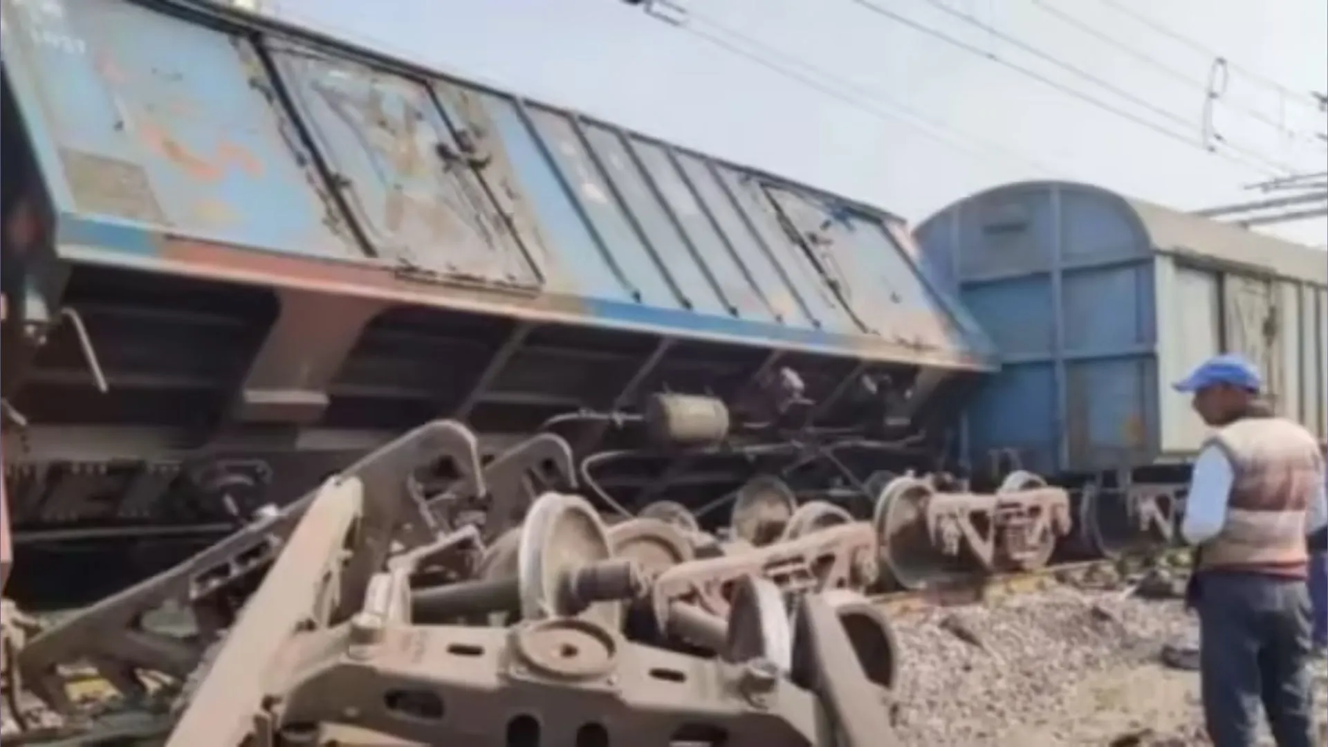 नहीं थम रही रेल दुर्घटनाएं, पश्चिम बंगाल में मालगाड़ी का डिब्बा पटरी से उतरा...कोई हताहत नहीं 