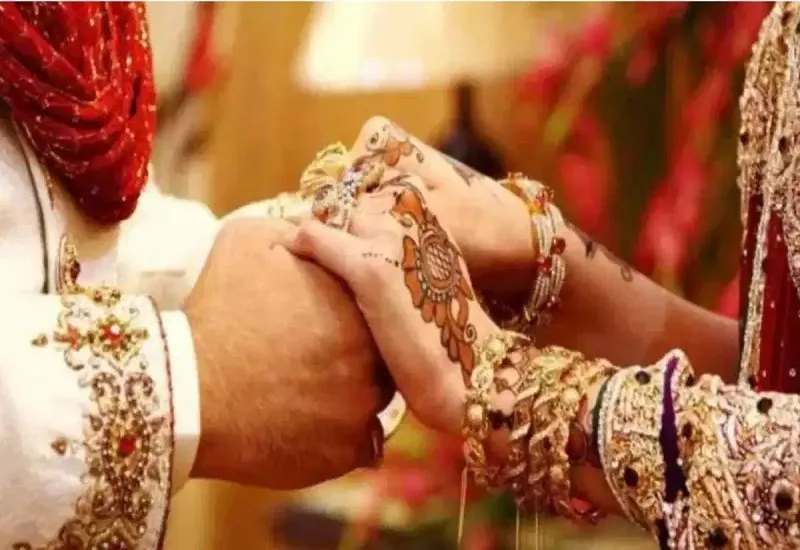 मुरादाबाद : पति की शादी में पहली पत्नी ने किया हाई वोल्टेज ड्रामा, मची भगदड़...पुलिस कर रही मामले की जांच 