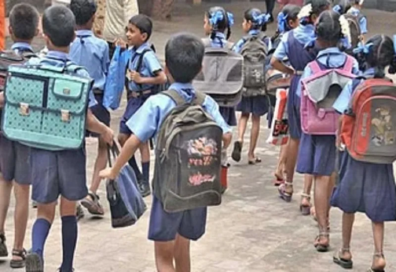 संभल : बच्चे शिक्षकों से कहेंगे जय हिंद, महिला शिक्षकों को बोलेंगे नमस्ते दीदी